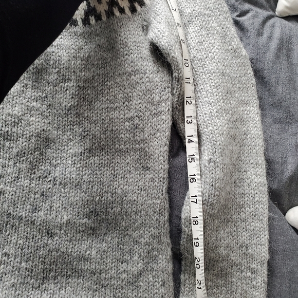 Sweater - Picture 3 of 4